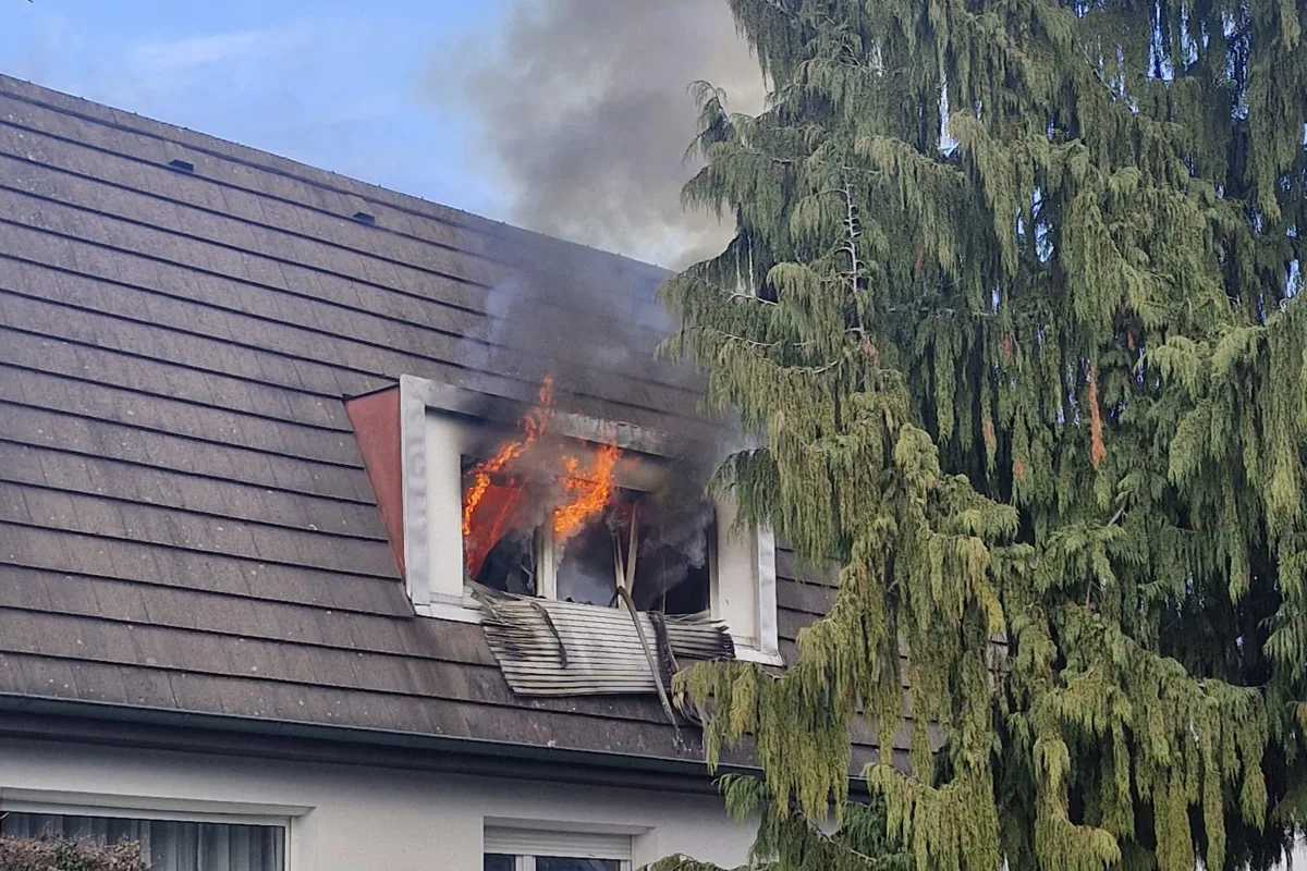 Stockach – Wohnungsbrand greift auf Dachstuhl über