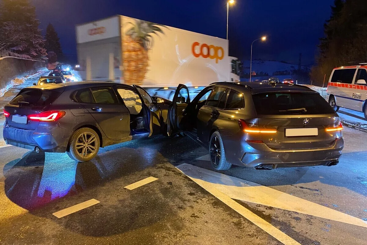 Menzingen ZG – Unfall nach Abbiegemanöver