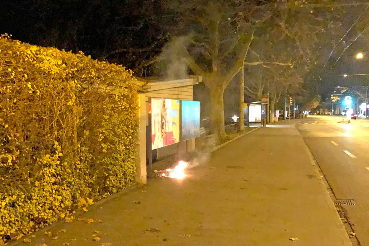 Brand in St.Gallen – Werbetafel in Flammen aufgegangen