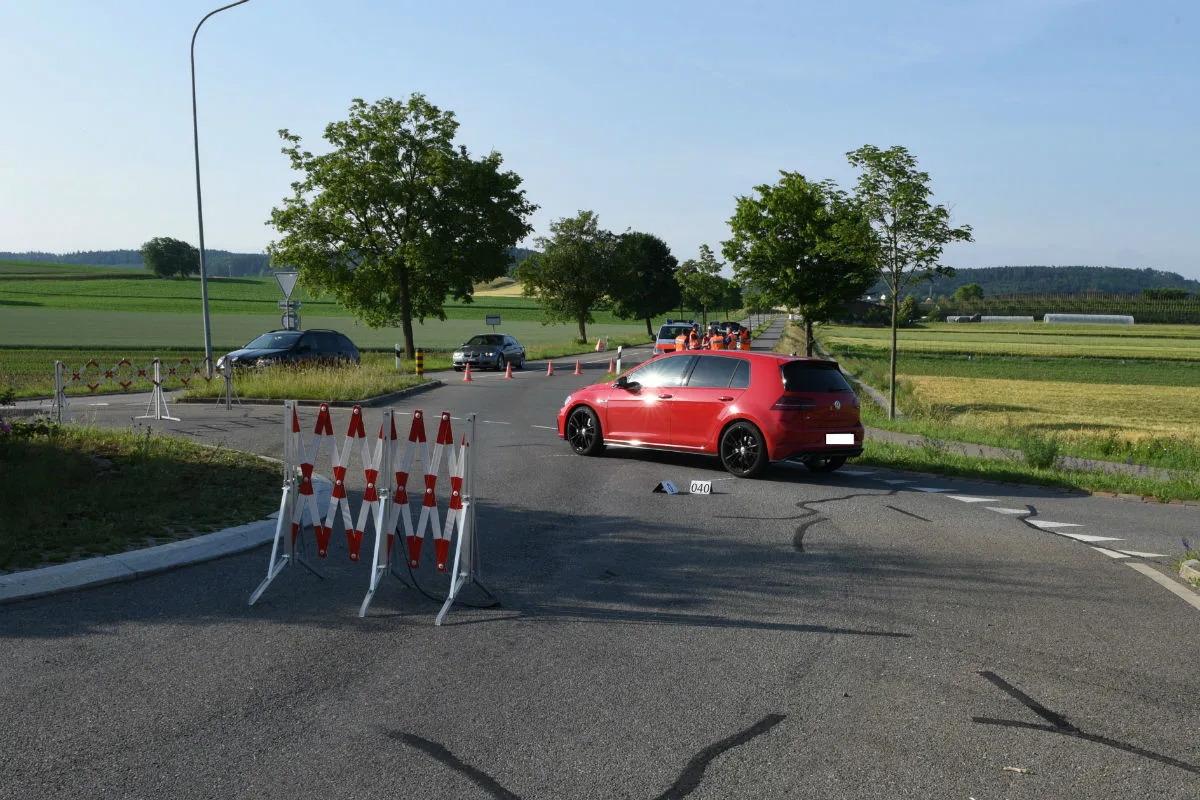 Hettlingen ZH - Velofahrerin schwer verletzt - Zeugenaufruf