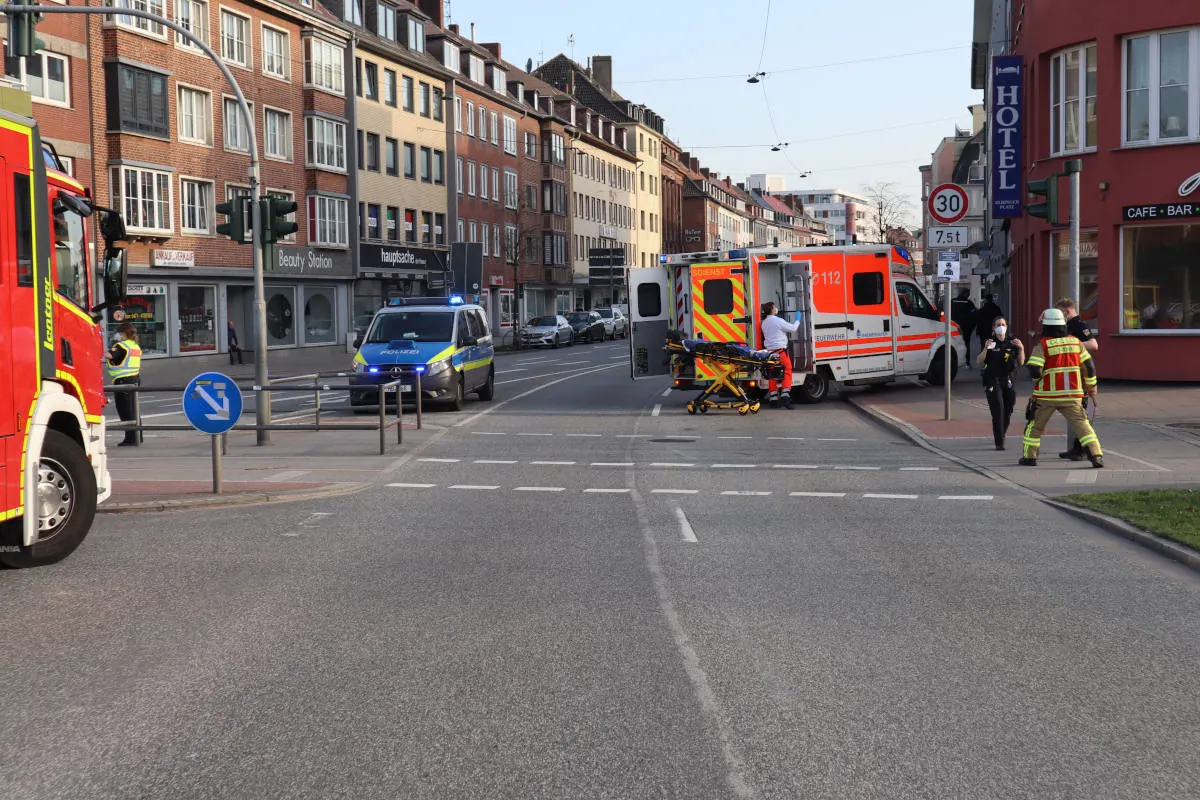 Bremerhaven - Kollision zwischen Motorrad und Radfahrerin