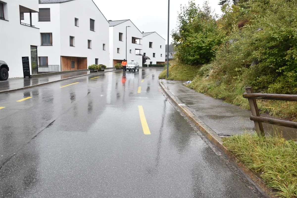 Unfall in Flims Waldhaus GR – Kollision zwischen Personenwagen und Fussgängerin