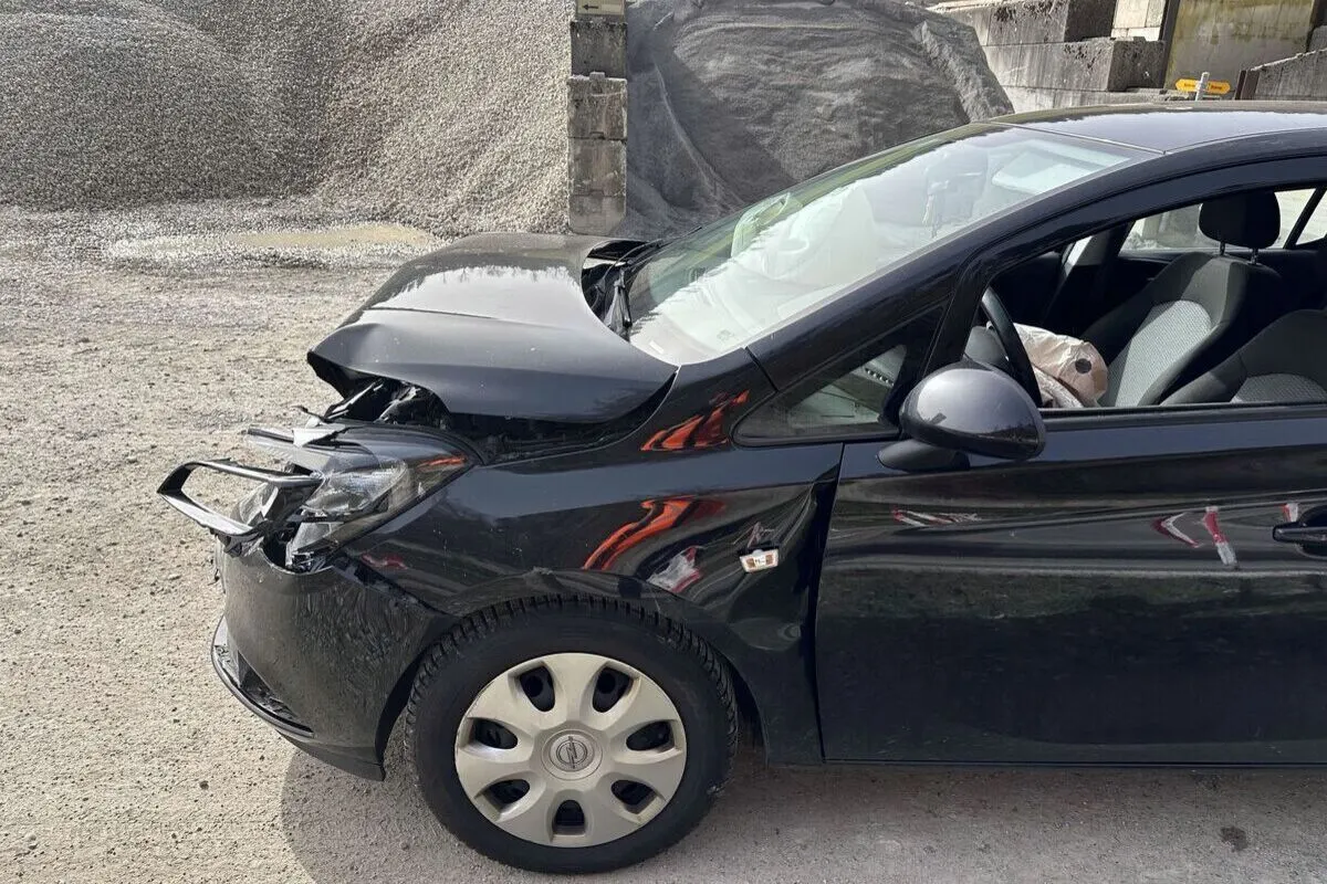 Hundwil AR – Auto prallt bei Unfall in Anhänger