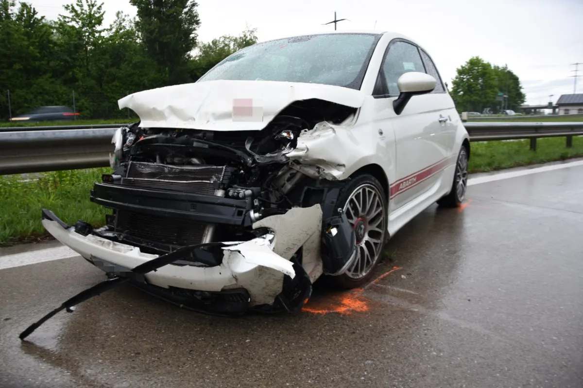 Oberriet SG - Fiat 500 gerät ins Schleudern