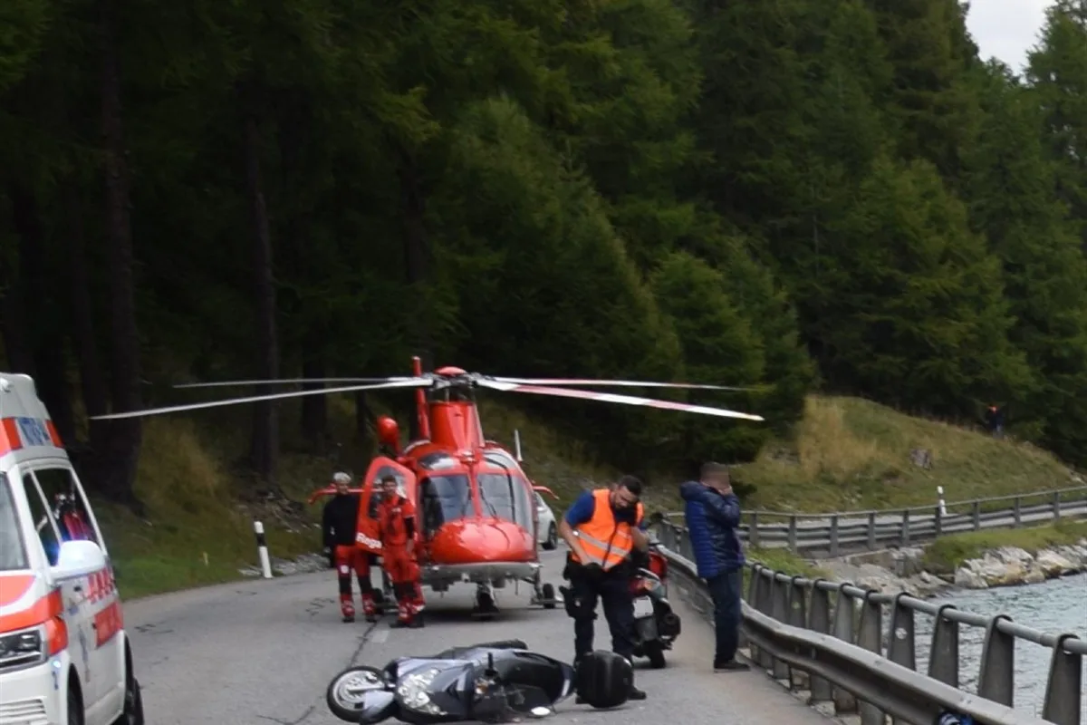 Drama in Sils im Engadin GR -  Motorradfahrer bei Verkehrsunfall und Sturz in Silvaplanersee verstorben
