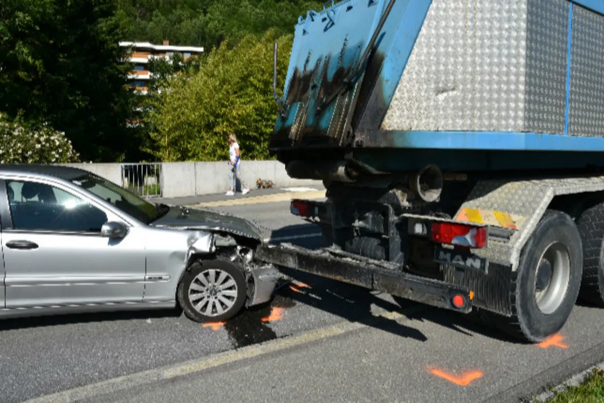Vaduz FL - Ungebremst in Lastwagen gefahren
