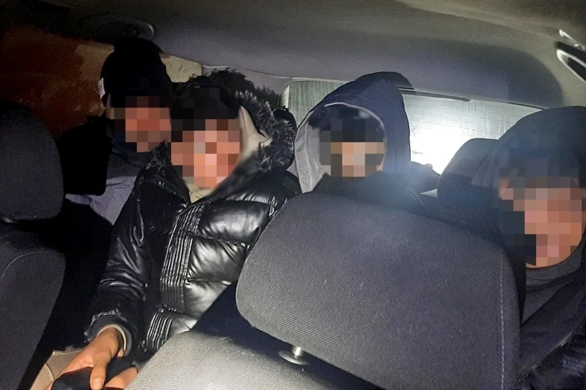 Bayern - Jugendlichen Geschleusten im eiskalten Kofferraum transportiert 