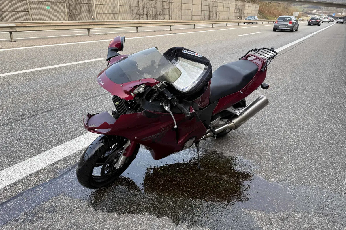 Frick AG – Alkoholisiert mit Motorrad auf der A3 verunfallt