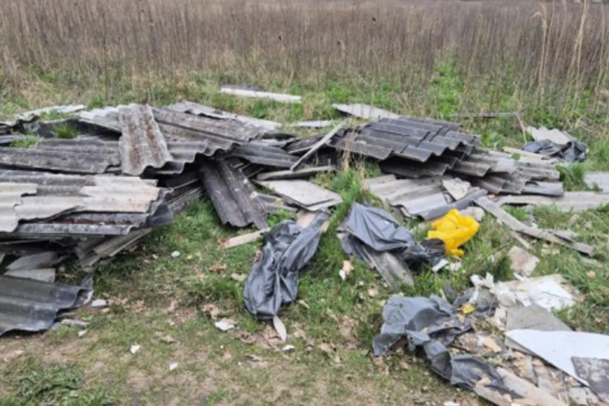 Preetz – Illegale Entsorgung von Asbestplatten und Heizöltank