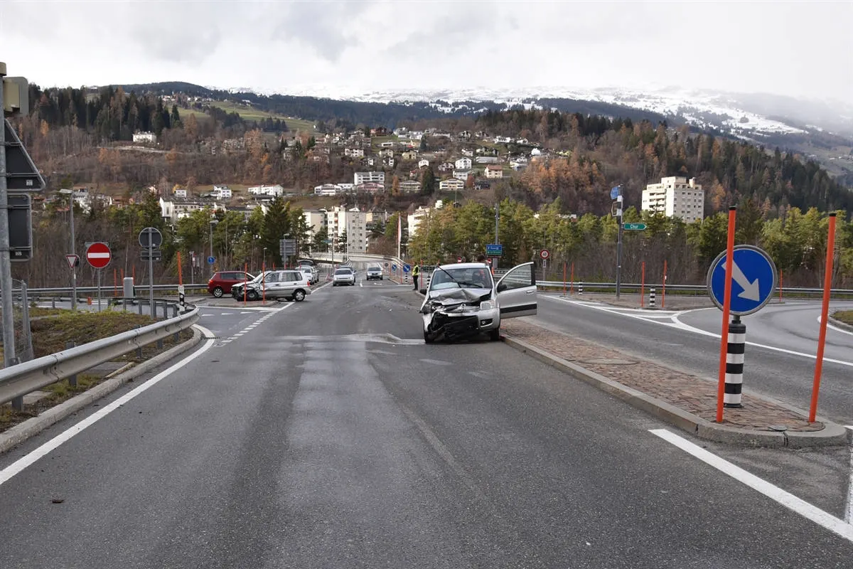 Sils GR - Kollision bei Abbiegemanöver