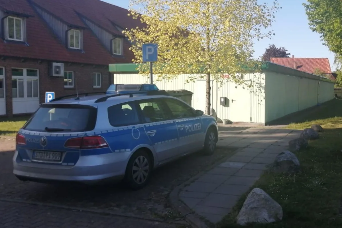 Apensen - 26-Jähriger sticht mit Messer auf 46-jährigen Kontrahenten ein