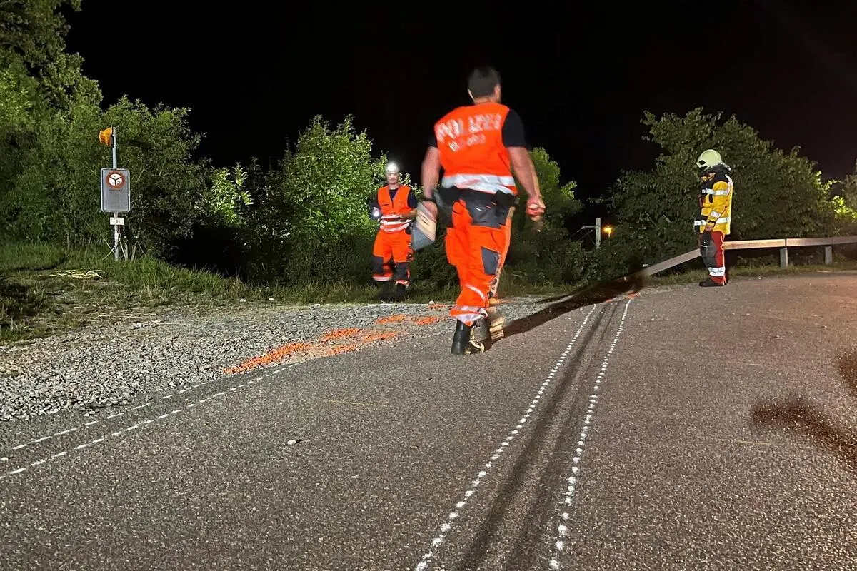 Elgg ZH - 27-jährige Beifahrerin noch am Unfallort verstorben 