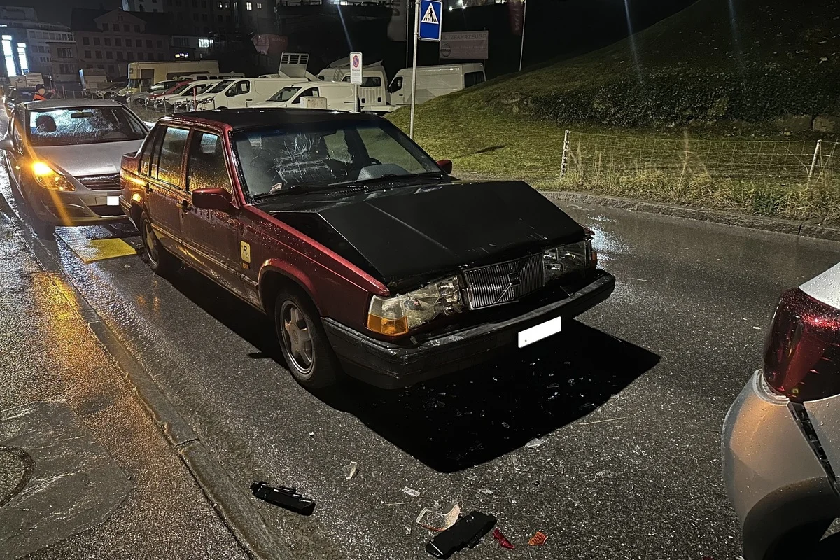 Herisau AR - Schlaf während der Fahrt führt zu Unfall 