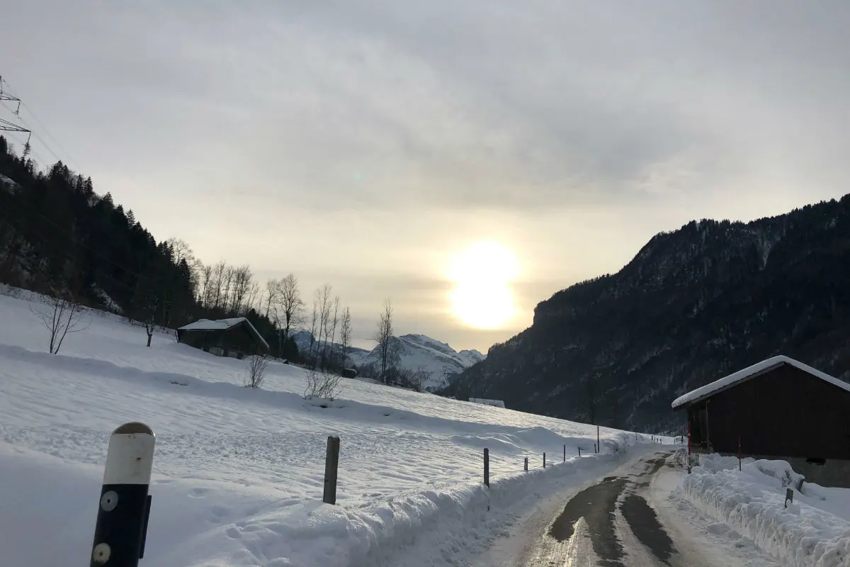 Schweiz - Sonne, Schnee und Regen wechseln sich ab - milder