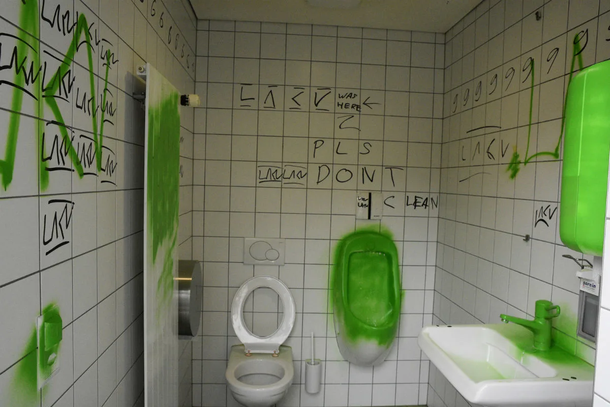 Bendern FL - Öffentliche Toilette erneut verschmiert - Zeugenaufruf