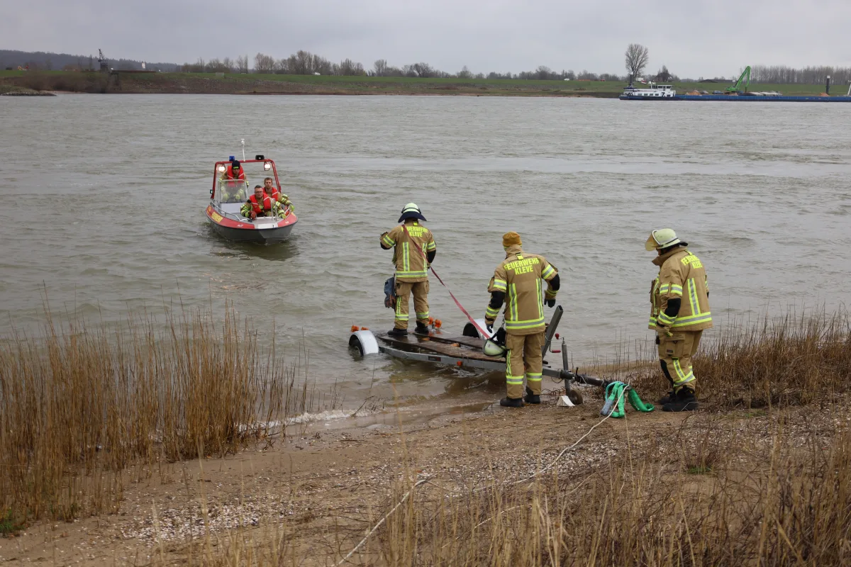 Kleve-Salmorth: Person aus dem Rhein gerettet