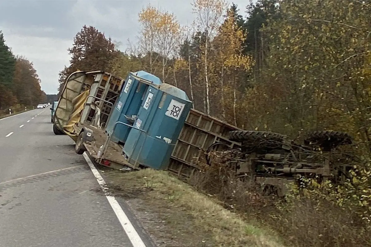 Haßloch – Traktorgespann umgekippt