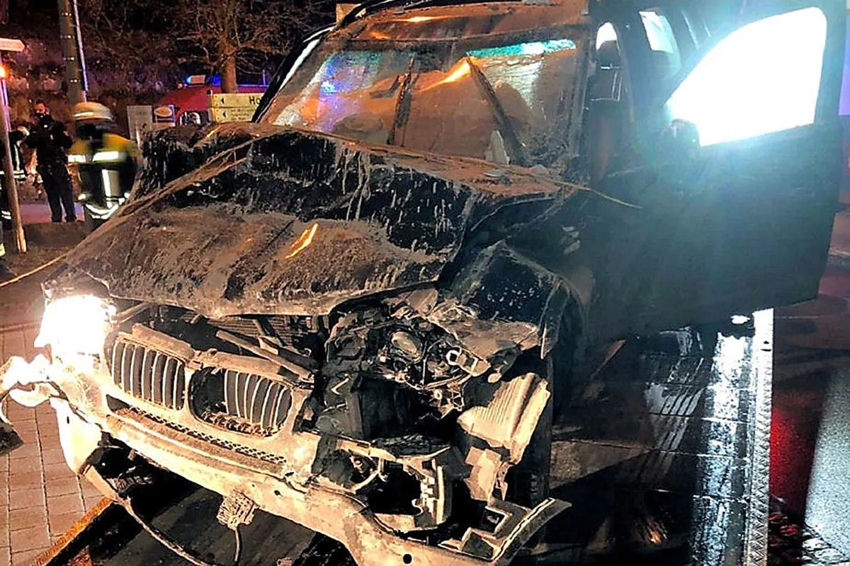 Heftiger Crash in Kollweiler - Alkolenker krachte mit Pkw gegen Hauswand 