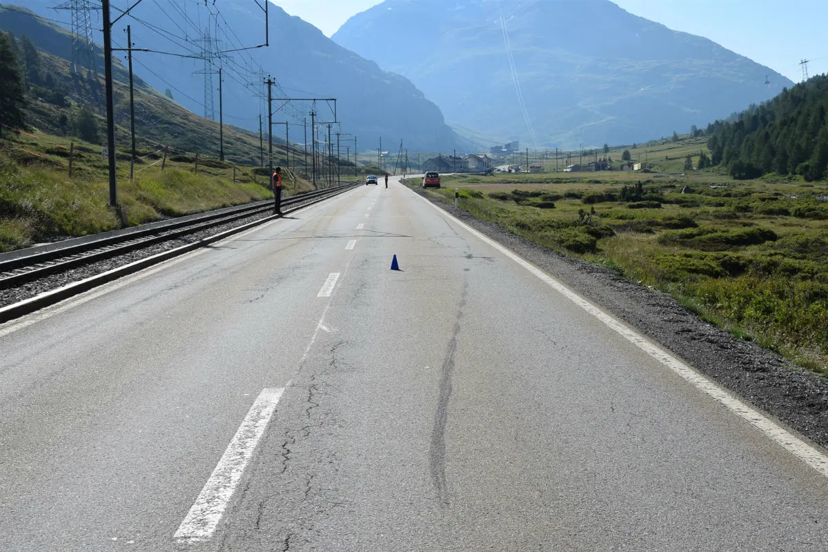 Pontresina GR - Motorradfahrer kollidiert mit Reh