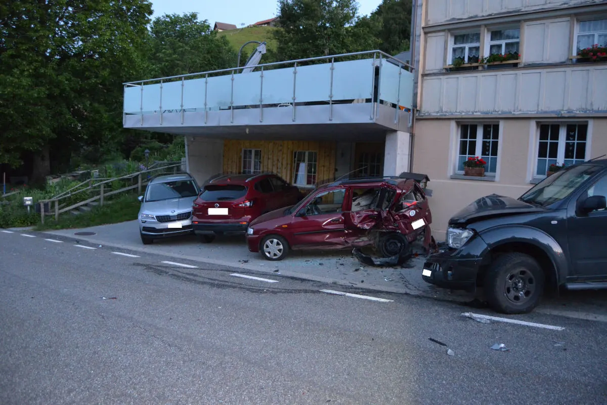 Schwellbrunn AR – Betrunken heftigen Unfall verursacht