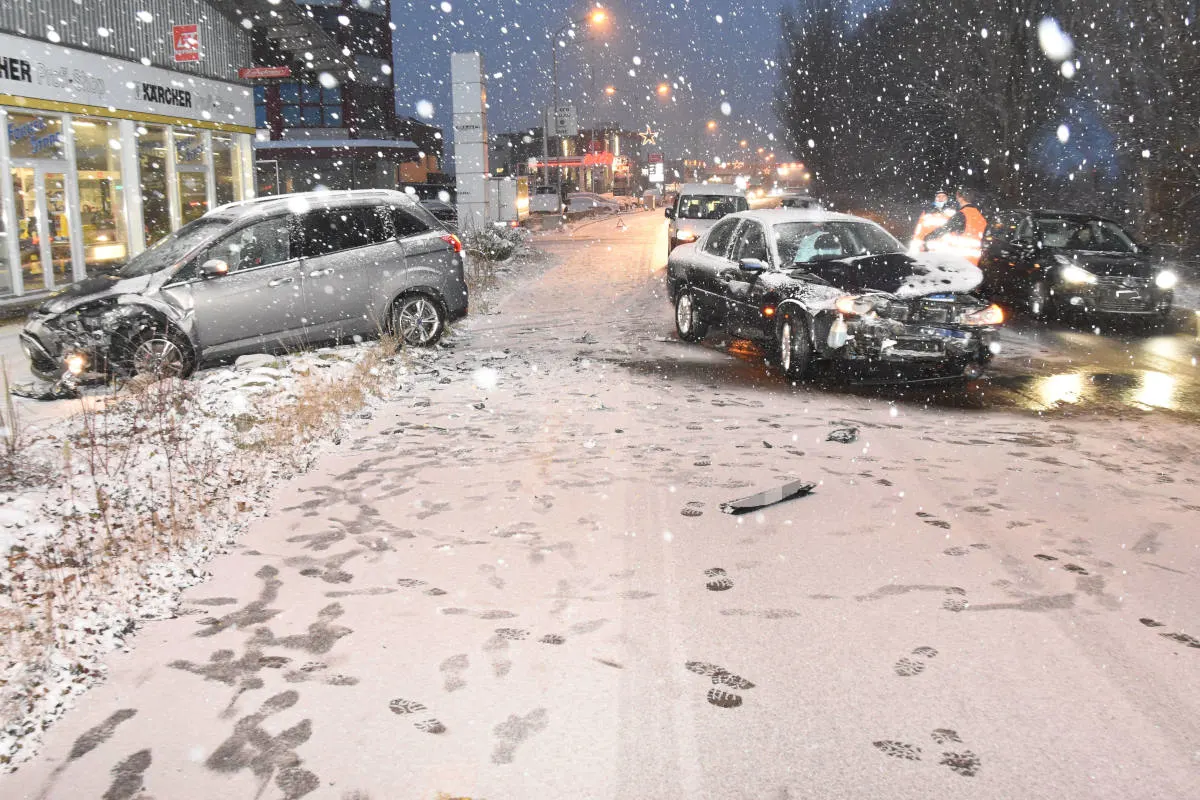 Kanton St.Gallen – Ein Dutzend Unfälle bei winterlichen Strassenverhältnissen