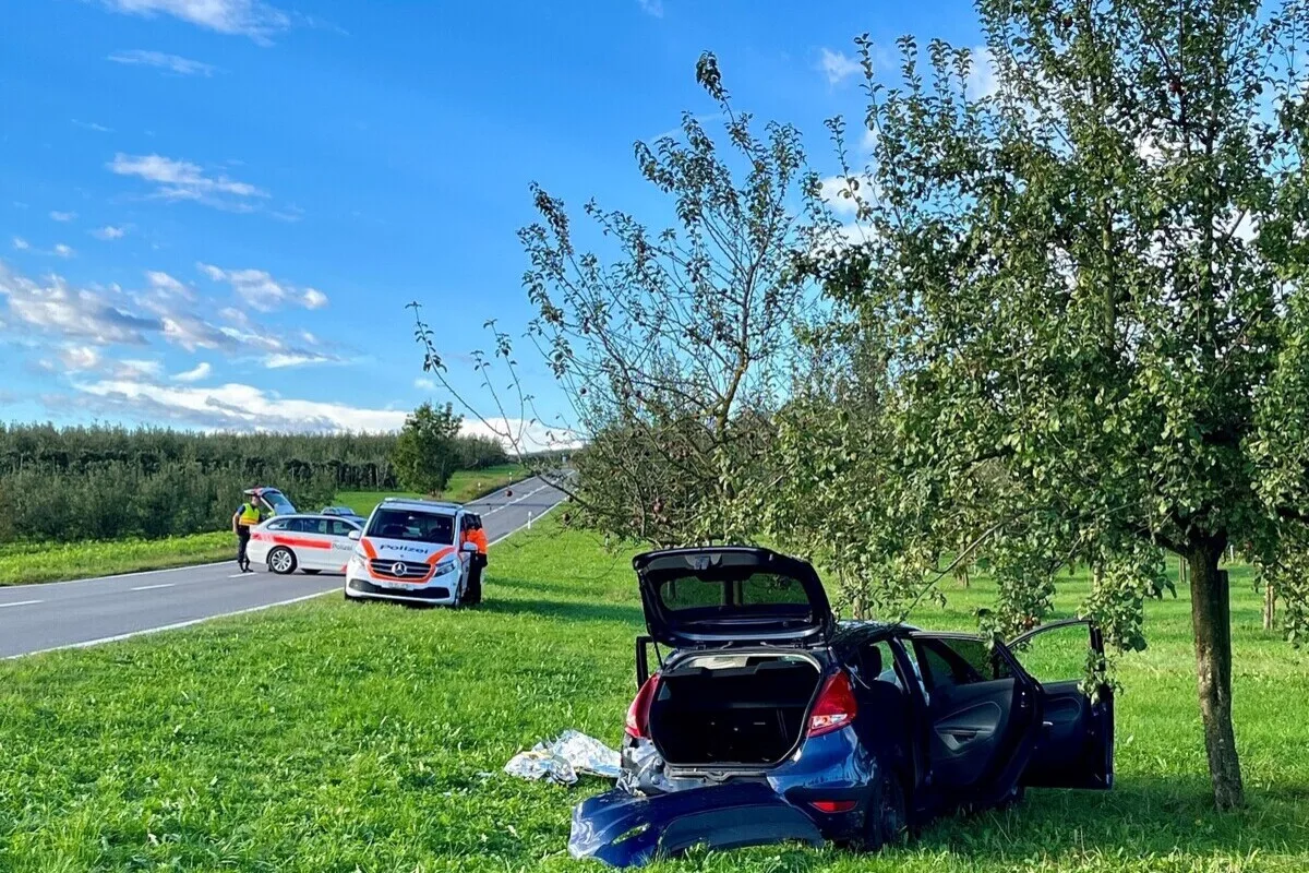 Schocherswil TG - Rettungsdienstfahrzeug verunfallt während Anfahrt zum Unfallort