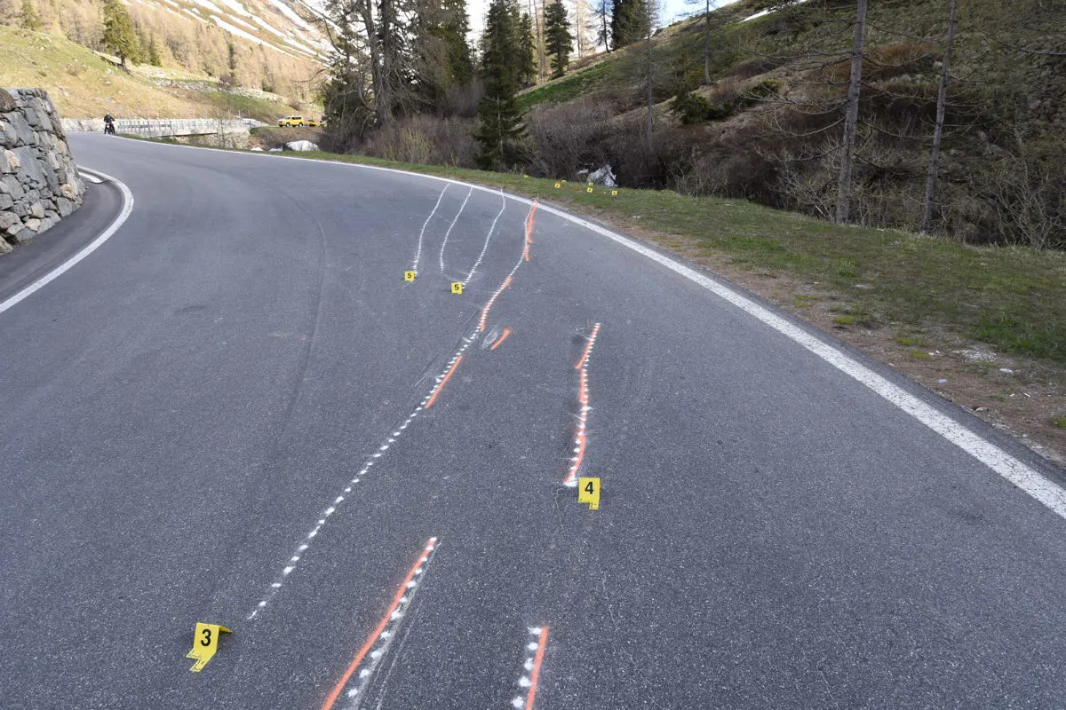 Splügen GR - Motorradlenker bei Selbstunfall verletzt