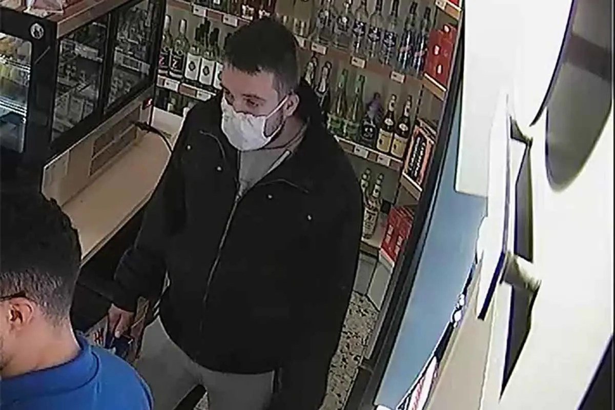 Dreister Diebstahl in Bergheim - Tankstellenräuber nach dreifacher Tat gesucht