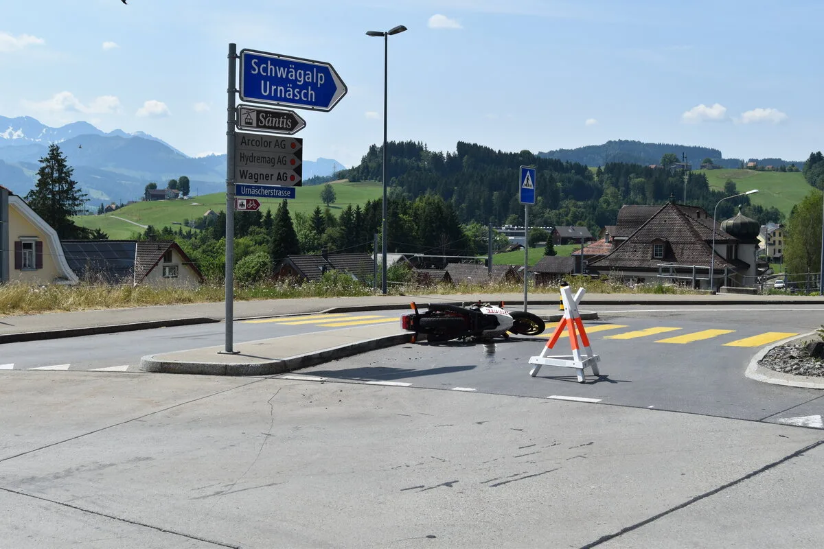 Waldstatt AR – Unfall im Kreisel mit einem verletzten Motorradfahrer 