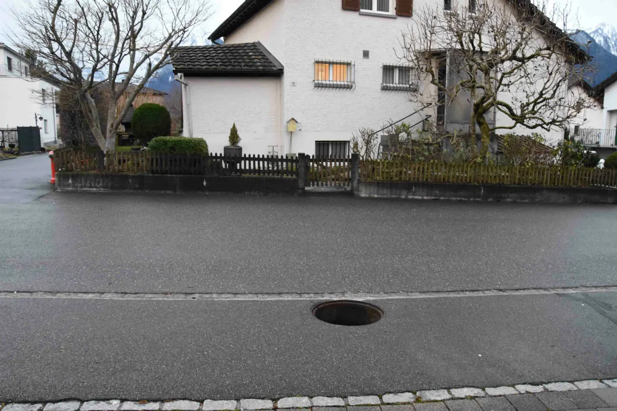 Weesen SG - Junge Schachtdeckelentferner haben sich gestellt   