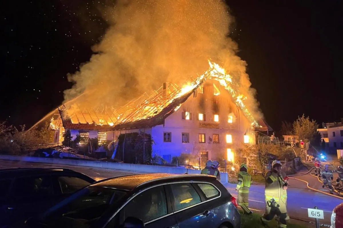 Brand in Seekirchen – Bauernhaus durch Feuer zerstört