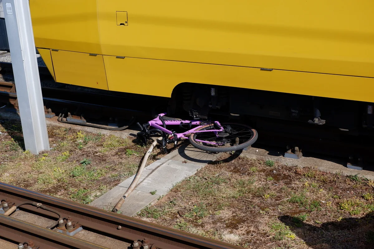 Stuttgart BW – Radfahrerin mit einer Stadtbahn kollidiert