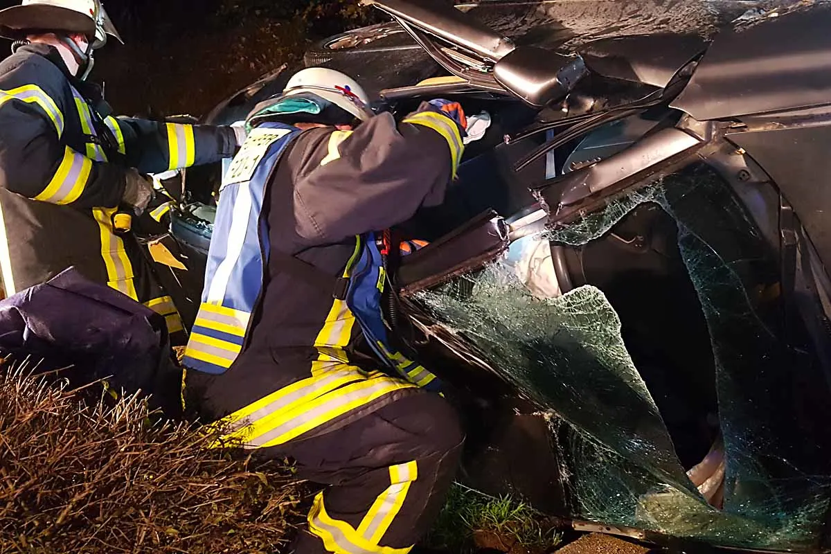 Schwerer Verkehrsunfall in Kleve-Kellen - PKW überschlägt sich nach Verfolgungsjagd