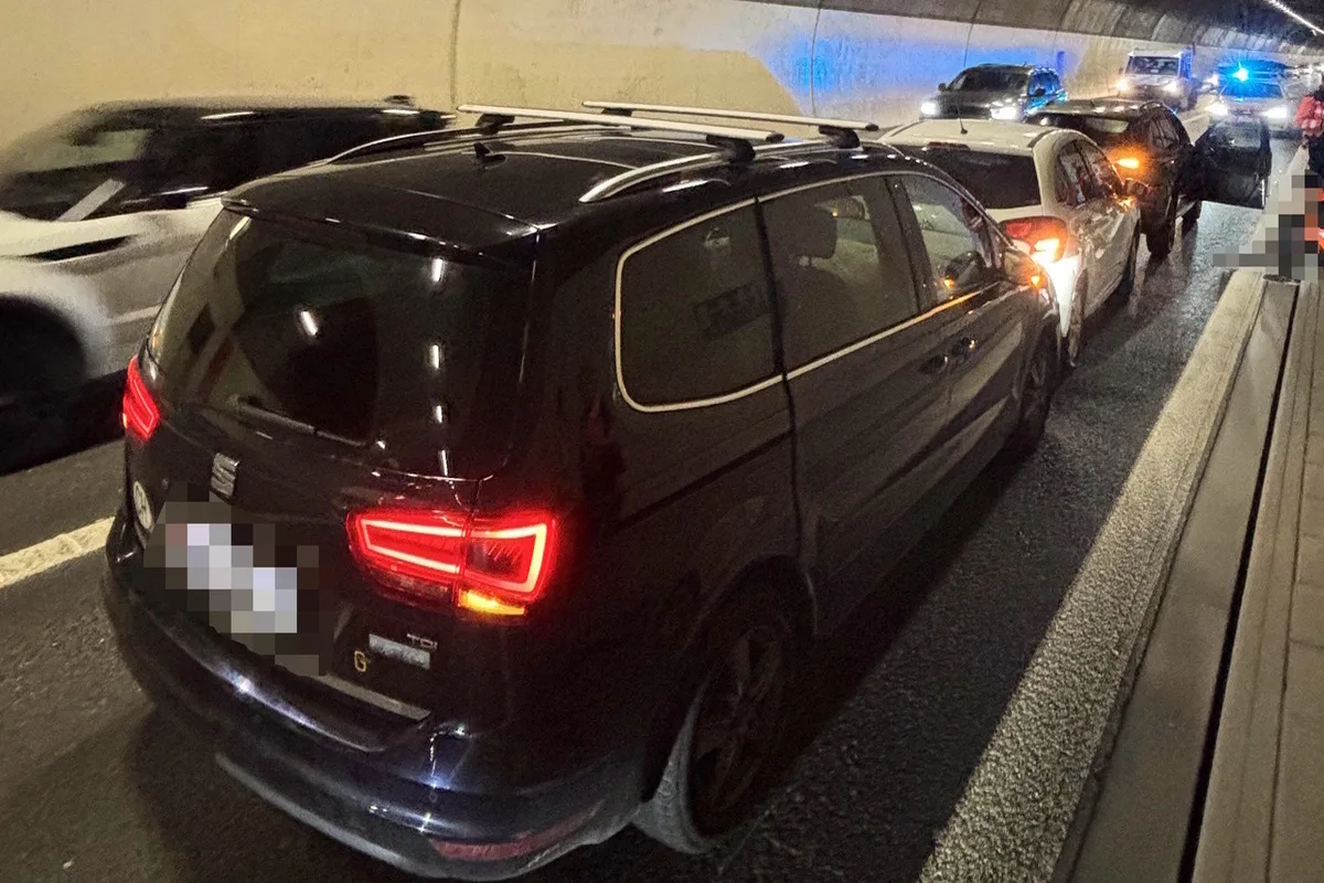 Eschenbach SG – Auffahrunfall im Balmenraintunnel