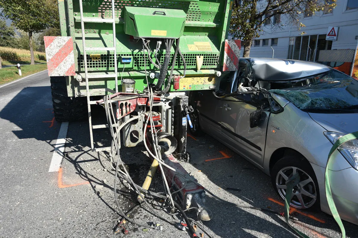 Gamprin FL - Traktor verliert Anhänger