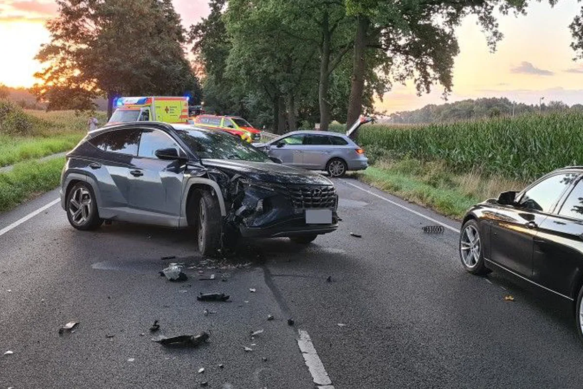 Düdenbüttel NI – Zwei Autofahrerinnen bei Unfall verletzt