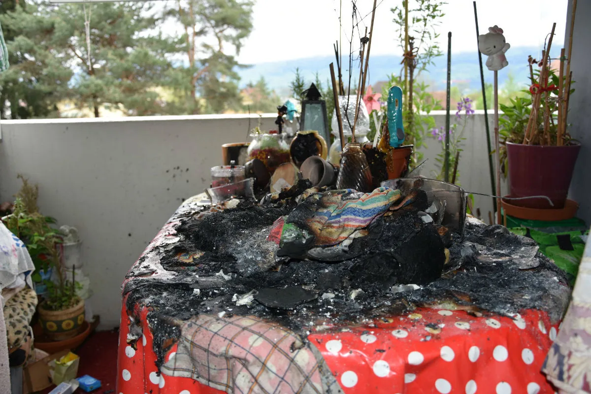 Rapperswil-Jona SG - Balkonbrand wegen Kerze