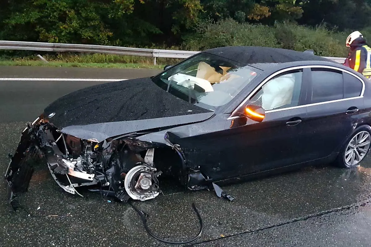 Heftiger Crash in Schwelm - Zwei Autos stoßen zusammen