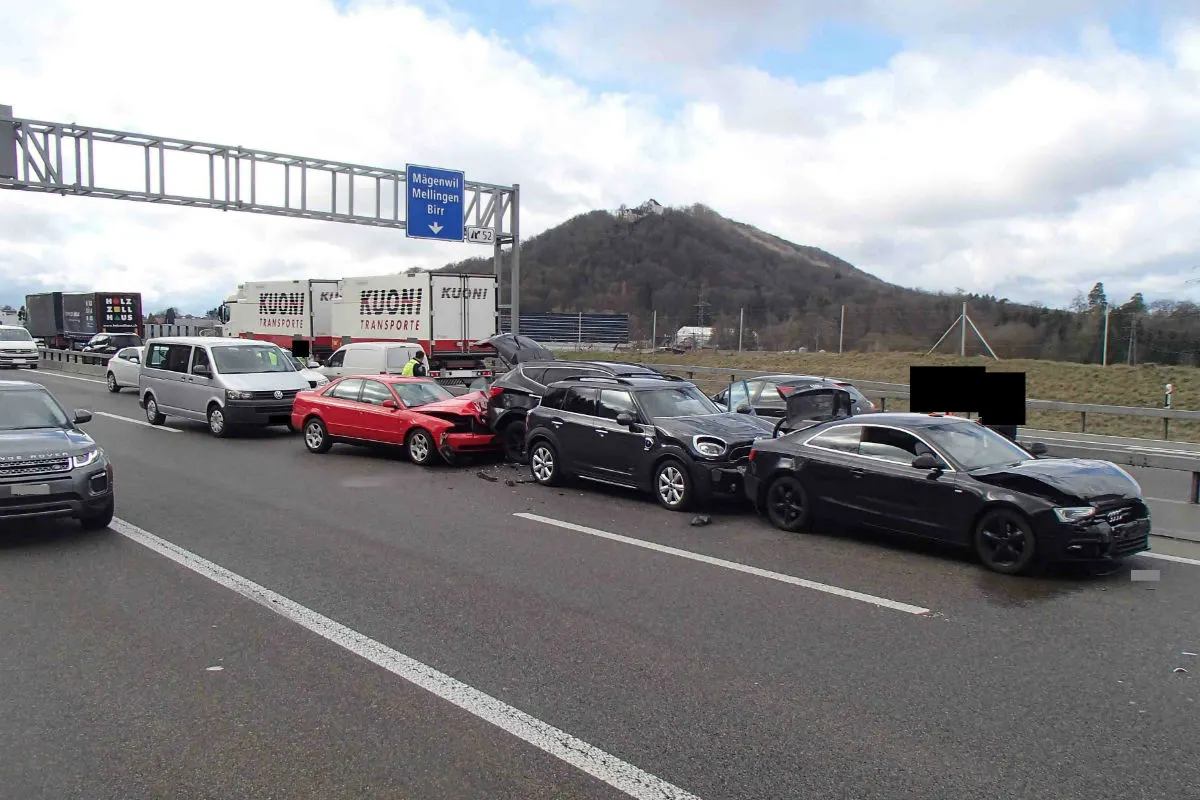 A1/Brunegg AG - Unfälle mit mehreren Fahrzeugen