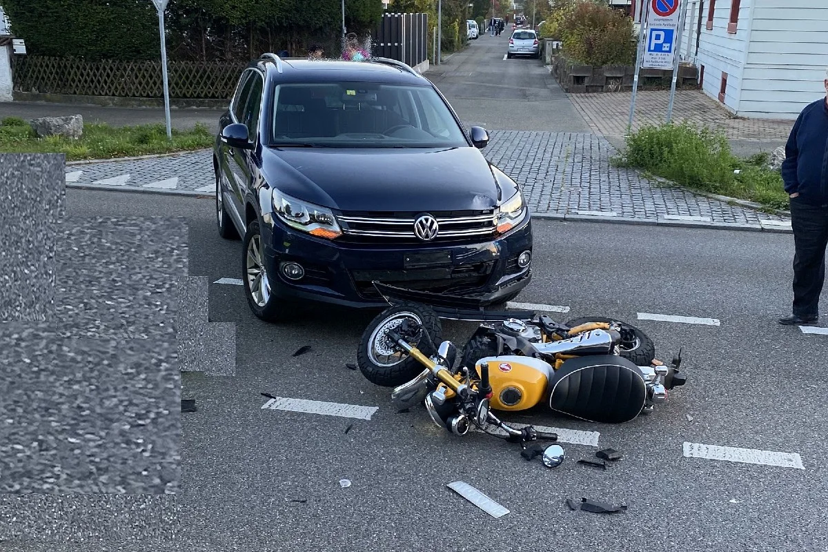Pratteln BL - Autofahrer übersieht überholenden Töfffahrer – Motorradlenker schwer verletzt