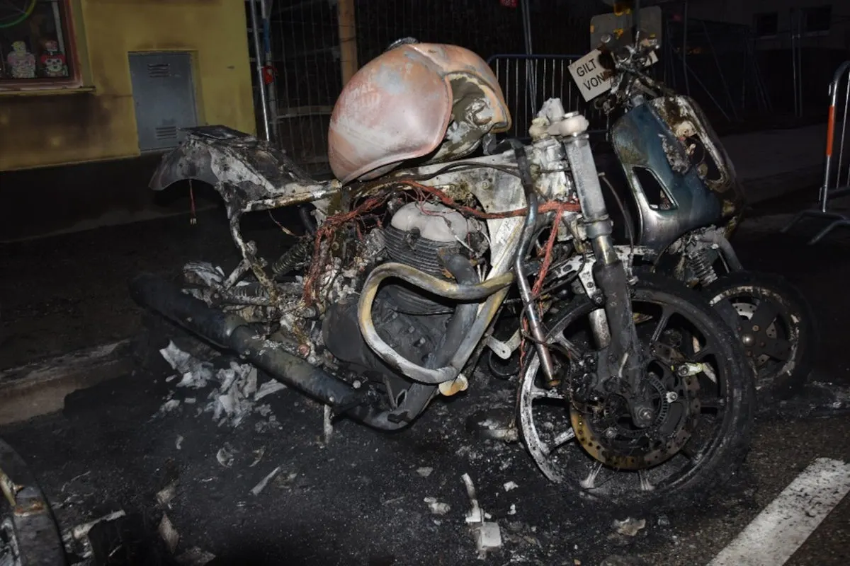 Wien – Brandstiftung an drei Fahrzeugen