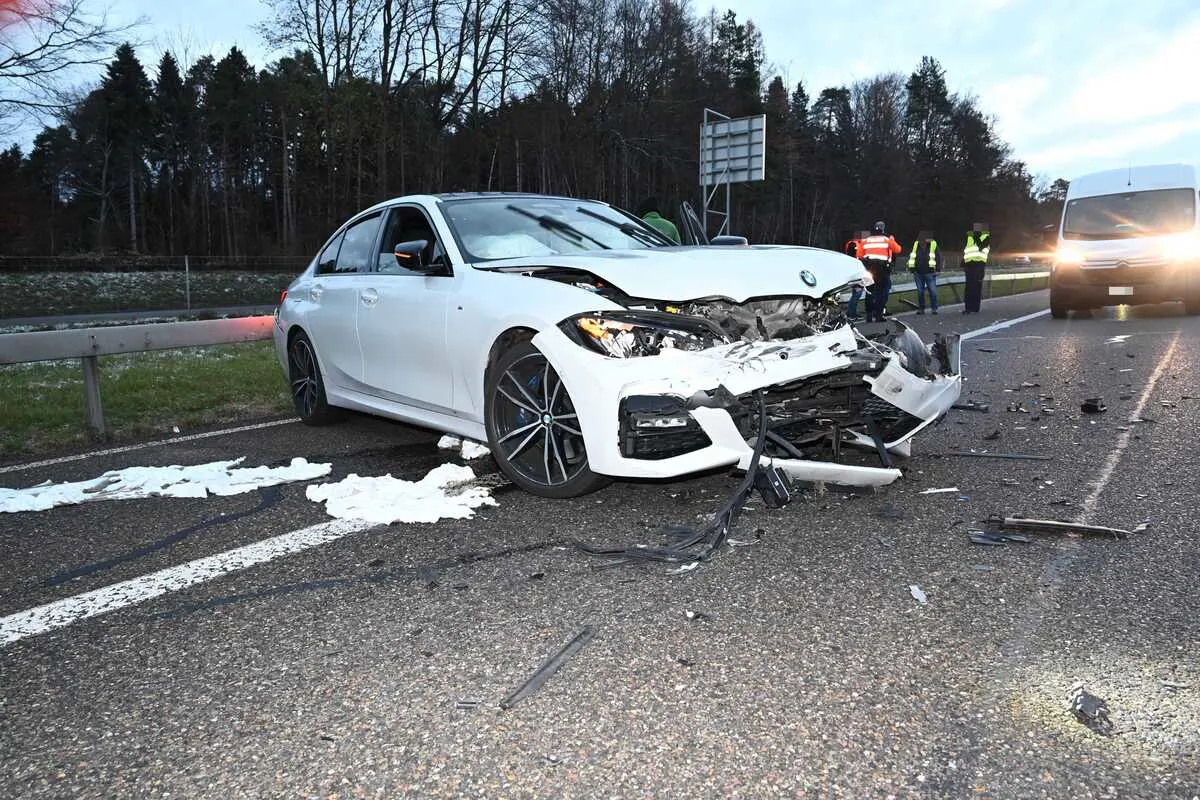Oberbüren SG - Lange Staubildung nach Unfall 