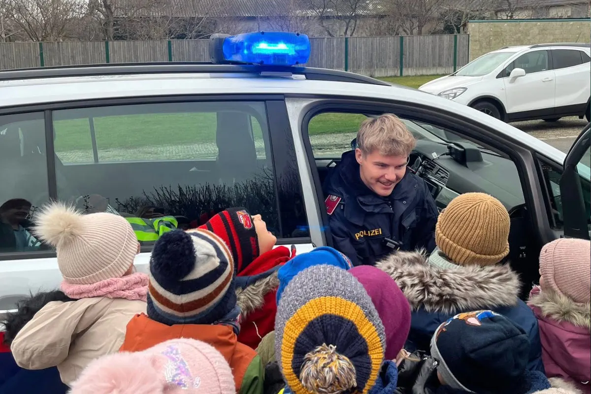 Besuch des Kindergartens Pama – Sicherheit spielerisch lernen