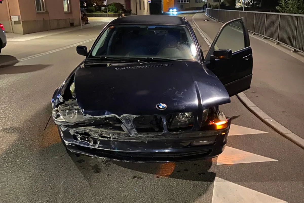 Spektakulärer Crash in Niederlenz AG - Mit BMW viel zu schnell unterwegs und verunfallt