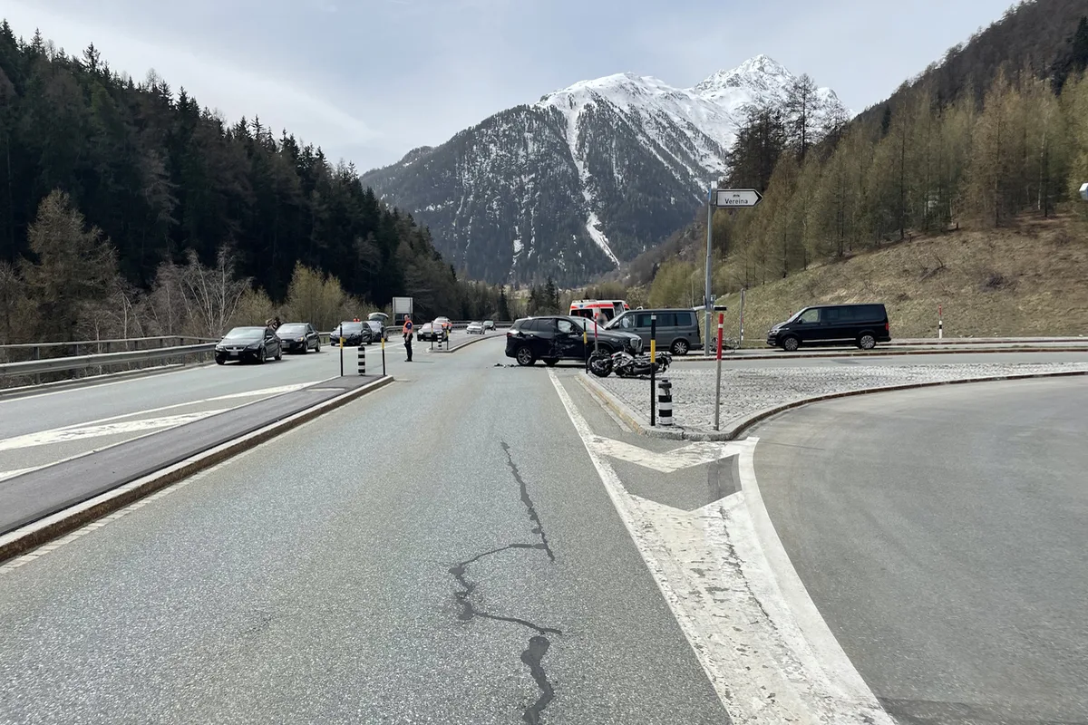 Unfall in Lavin GR - Motorradfahrer übersehen