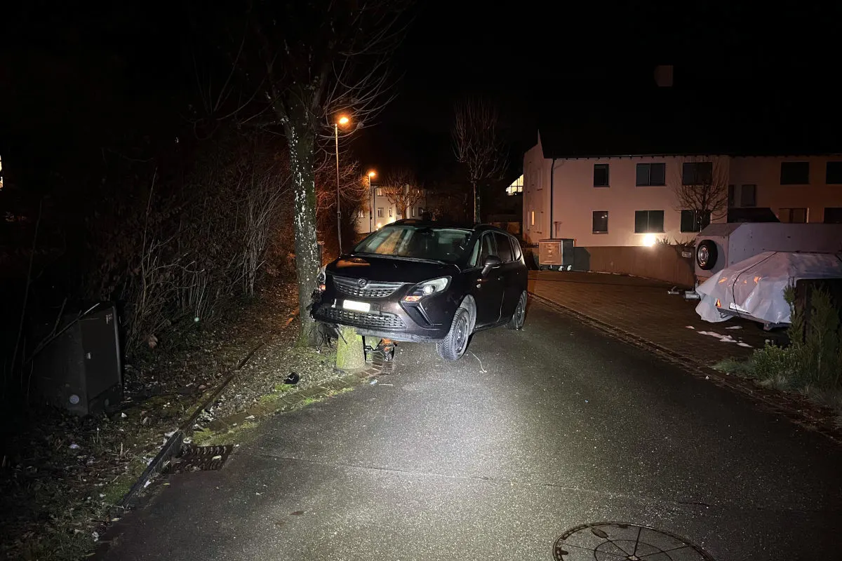 Mülligen AG – Bei Selbstunfall auf Poller hängen geblieben