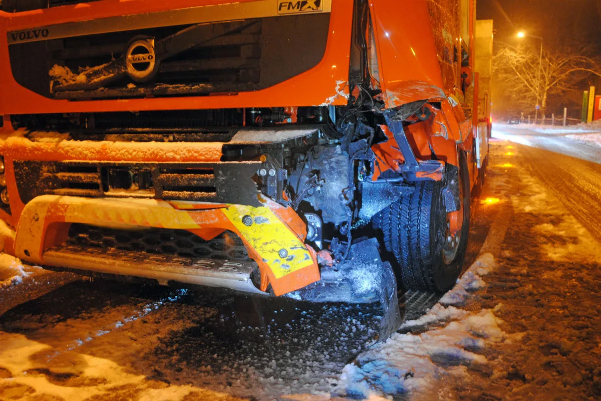 Gettnau LU - Autofahrerin prallt in Lastwagen
