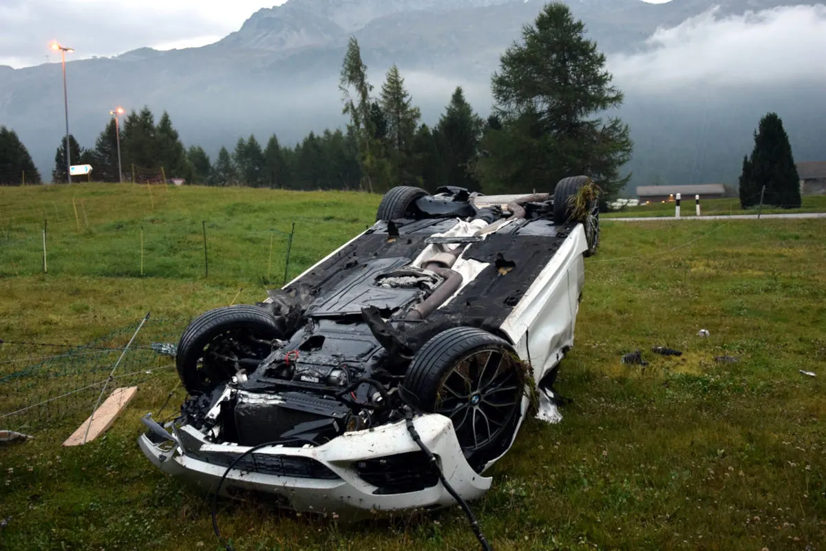 Sils / Segl Maria GR - Personenwagen überschlägt sich