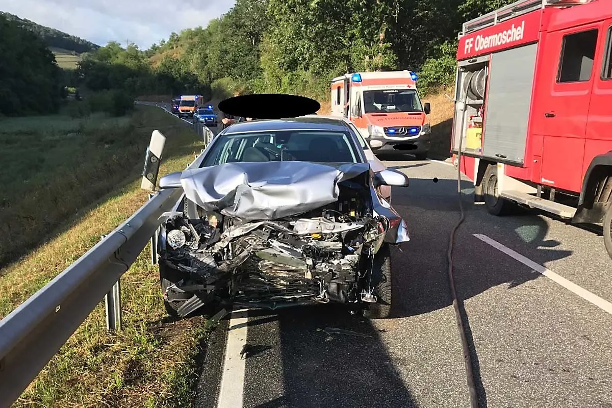 Obermoschel - Zwei Schwerverletzte und eine Leichtverletzte bei Frontalzusammenstoß