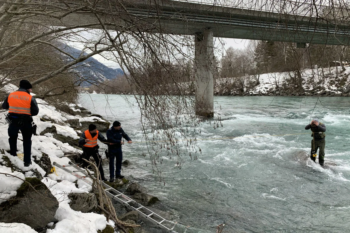 Chur GR - Angler aus Rhein gerettet